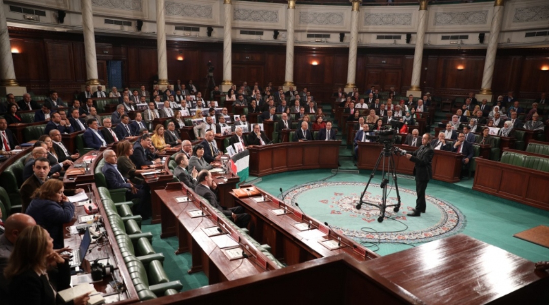 البرلمان: جلسة عامة عن بعد لمنح تفويض للحكومة يسمح لها بإصدار مراسيم لمجابهة “كورونا”