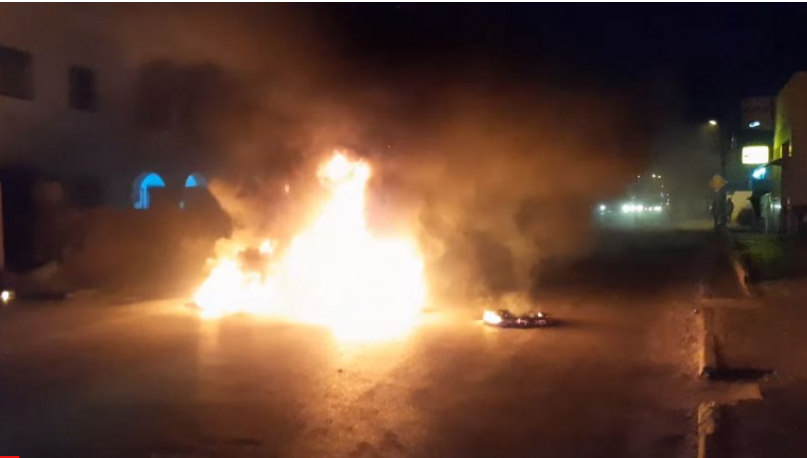 (ليلة ساخنة في دوز) – إحتجاجات ليلية ومناوشات مع الأمن….
