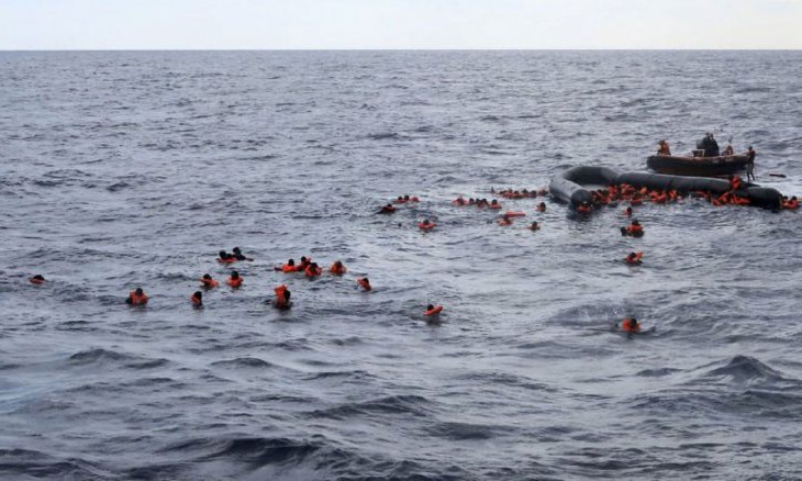 المهدية: إنقاذ 41 “حراقا” بينهم 3 سوريين بعد غرق مركبهم