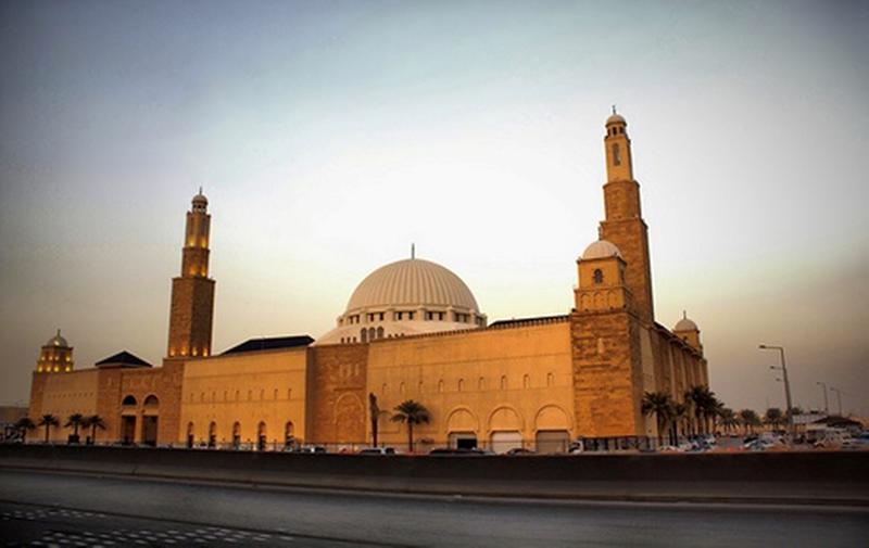 السعودية: إغلاق 32 مسجدا بعد وفاة مؤذّن وتفشي الإصابات بكورونا بين المصلين