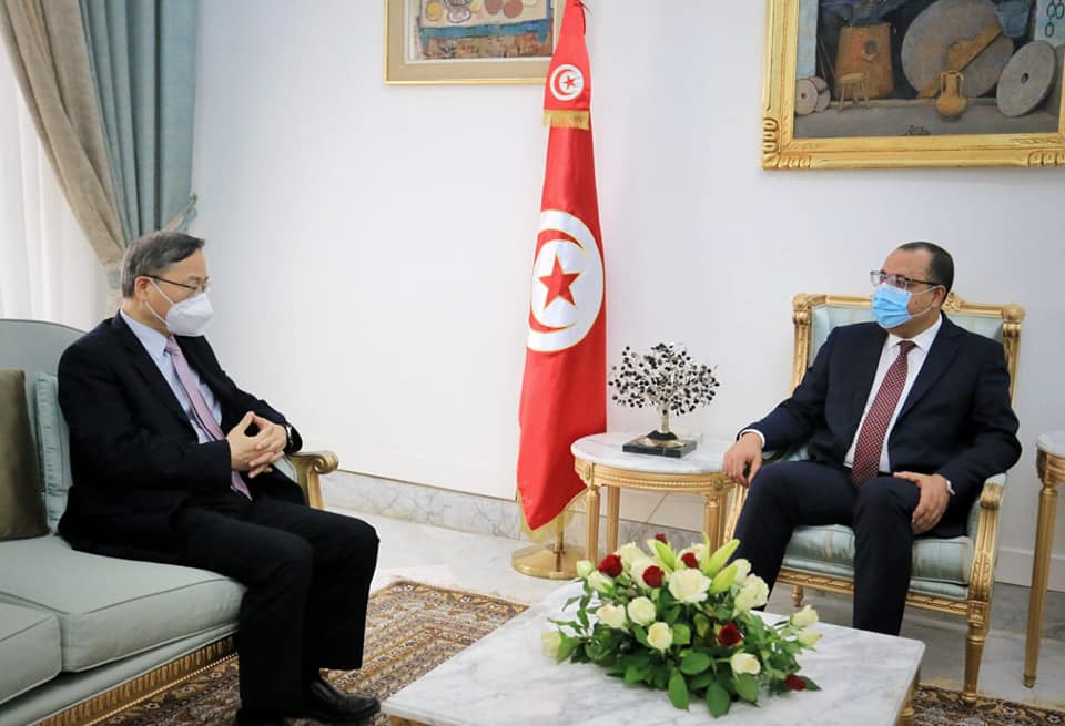 المشيشي ينوه بدعم الصين لتونس لمنحها 200 ألف جرعة من لقاح كورونا مجانا