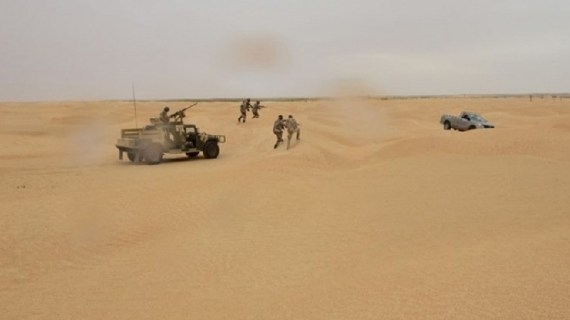 مقتل شخص بعد مطاردة ثلاث سيارات في المنطقة الحدودية العازلة بين تونس وليبيا