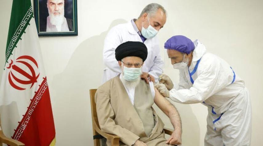 إيران: السيد علي الخامنئي يأخذ الجرعة الأولى من لقاح كورونا “كوفو إيران بركت” المصنّع محليا