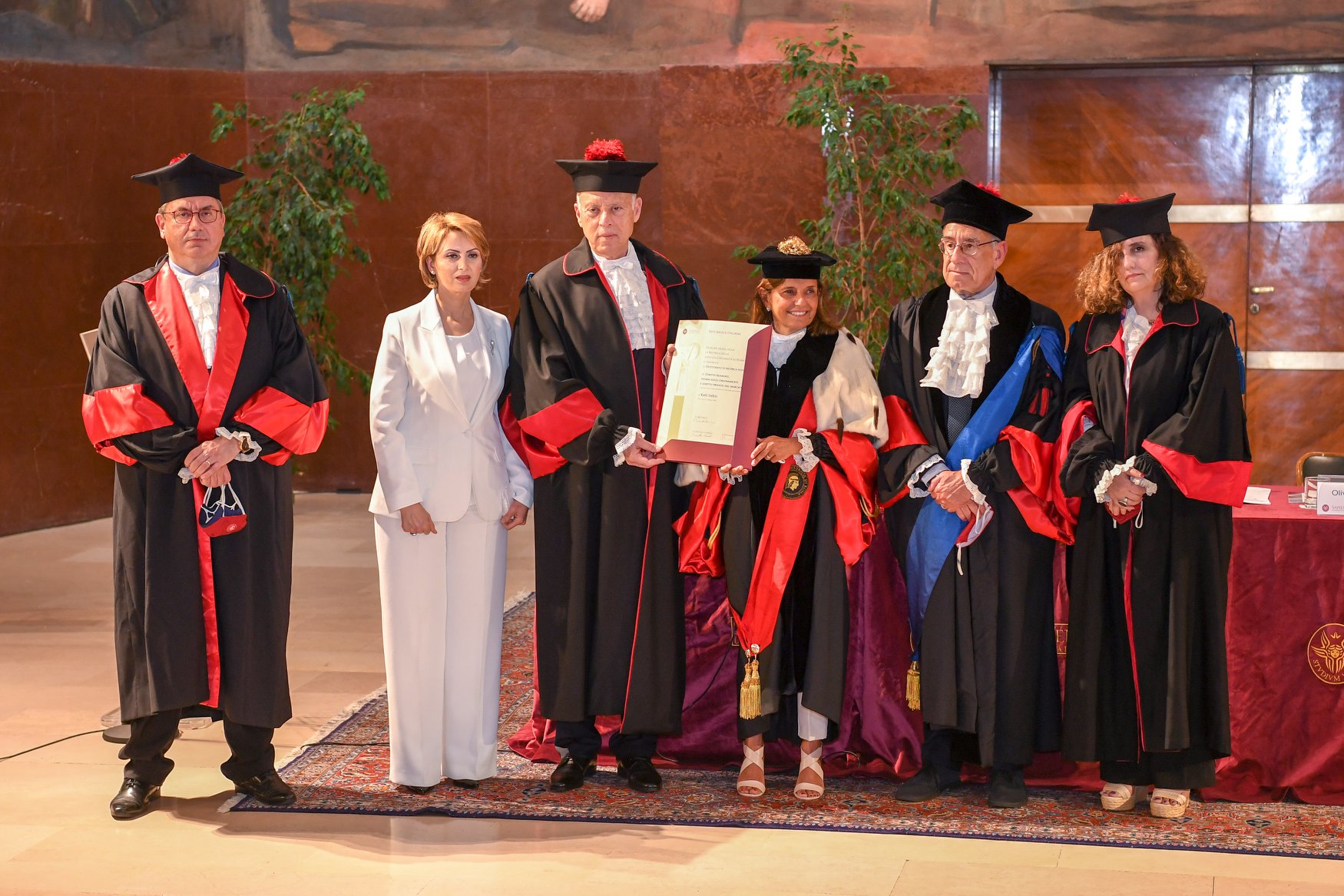 جامعة “لاسابينزا” الإيطالية تمنح قيس سعيد الدكتوراه الفخرية في القانون