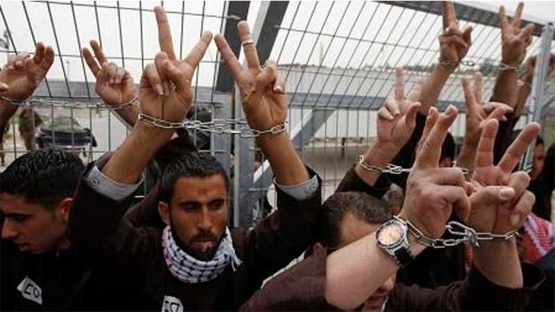فلسطين: إرادة الأسرى تكسر قيود الجلاوزة…تأجيل الإضراب بعد تراجع الصهاينة عن الإجراءات العقابية