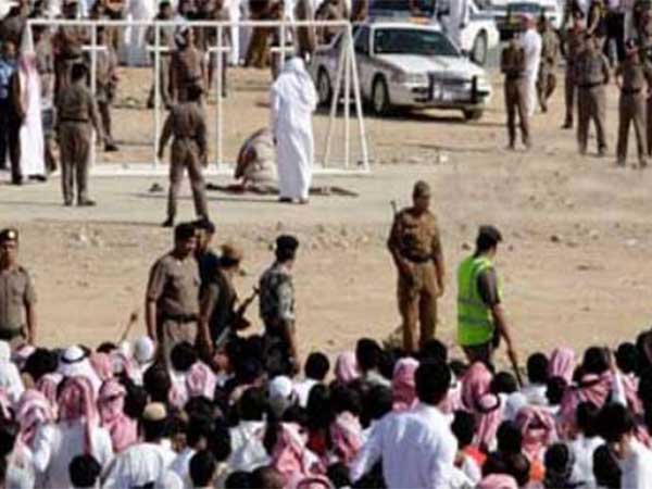 بعد إعدام عشرات الأبرياء: دماء تجري في قطيف البطولة والصمود وآل سعود حكمهم يتهاوى
