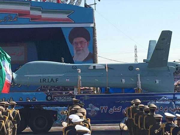 خلال عرض عسكري: إيران تكشف الطائرة المسيرة “كمان 22”” الاستراتيجية لأول مرة