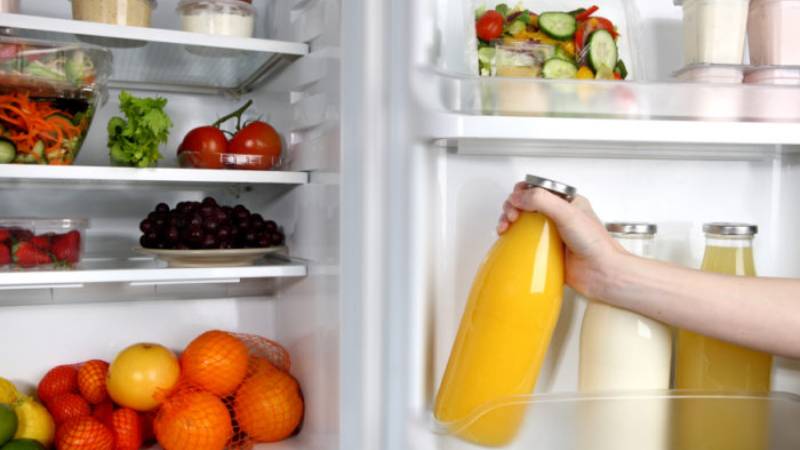 أخطاء شائعة عند حفظ الطعام في الثلاجة