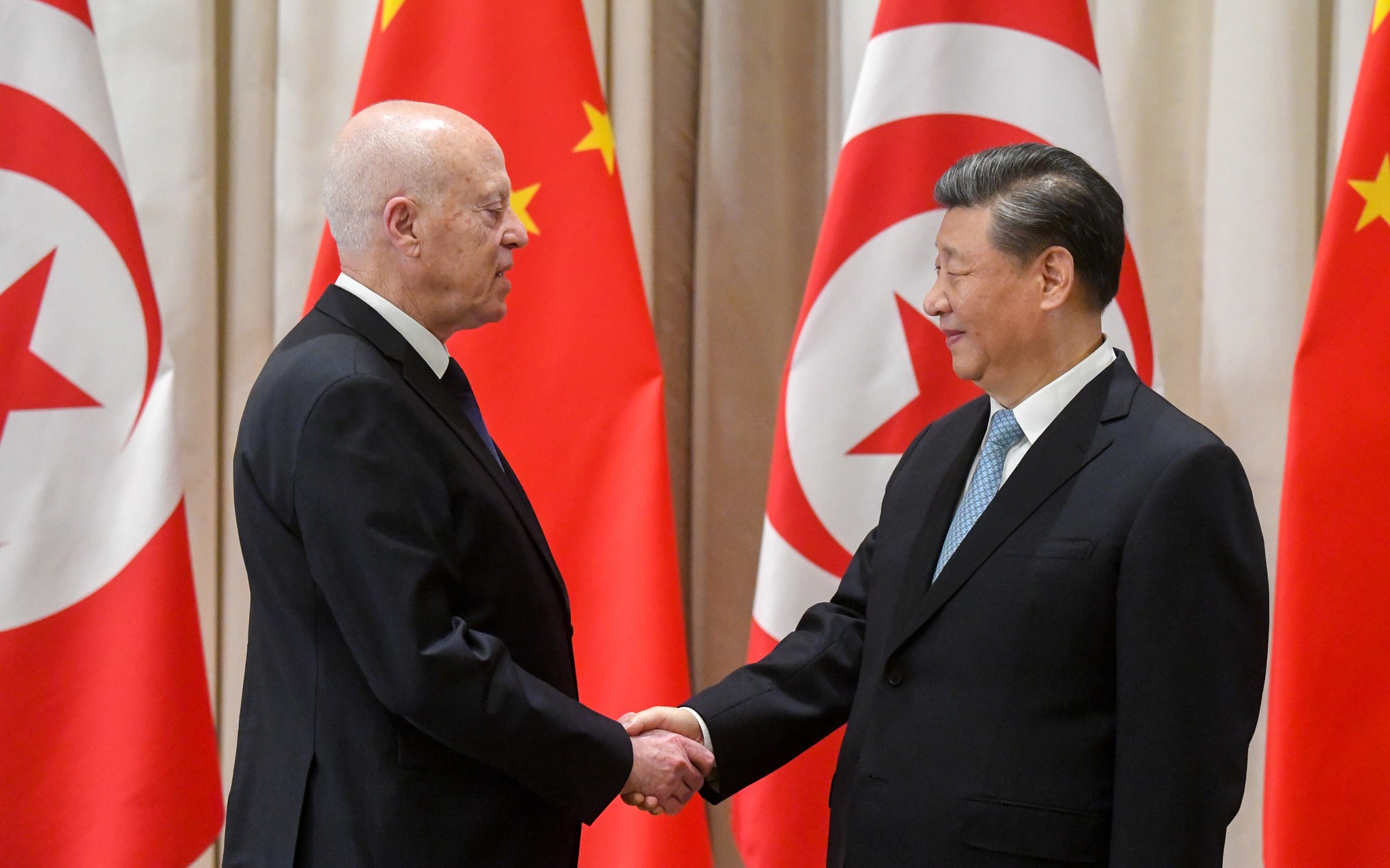 رئيس الجمهورية يلتقي الرئيس الصيني وتأكيد على تعزيز التعاون الثنائي