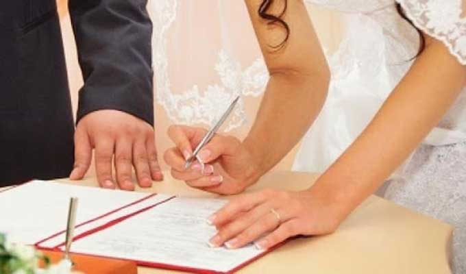 تونسي يتزوّج امرأتين بعقد قران تونسي..ومفاجأة بخصوص هوية الزوجة الثانية..!