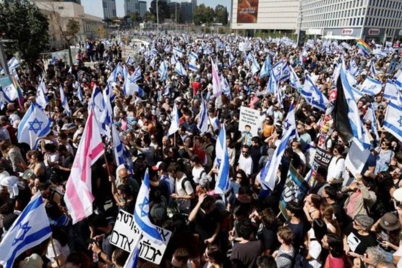 فلسطين المحتلة: حكومة نتنياهو تتهم الغرب بتمويل حراكٍ ربيعيٍ ضدها!