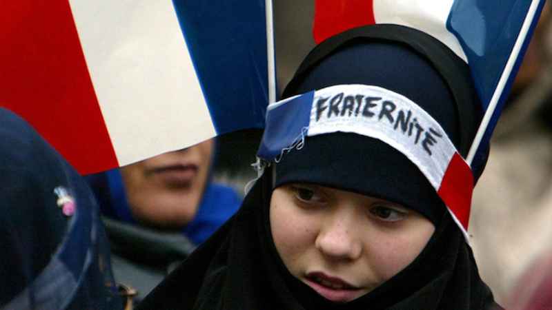 حسب دراسة رسمية: 10% من الفرنسيين مسلمون